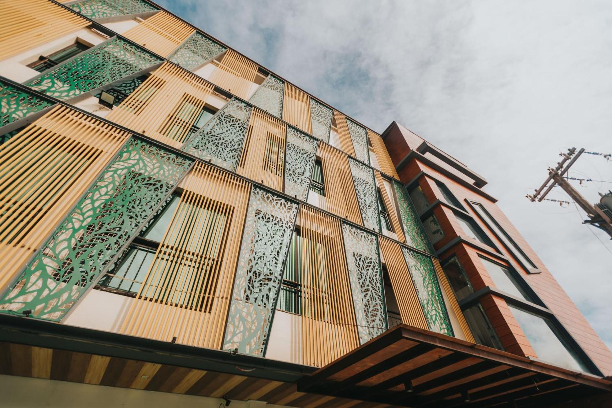 Surestay Plus Hotel By Best Western Ac Luxe Angeles City Exterior photo