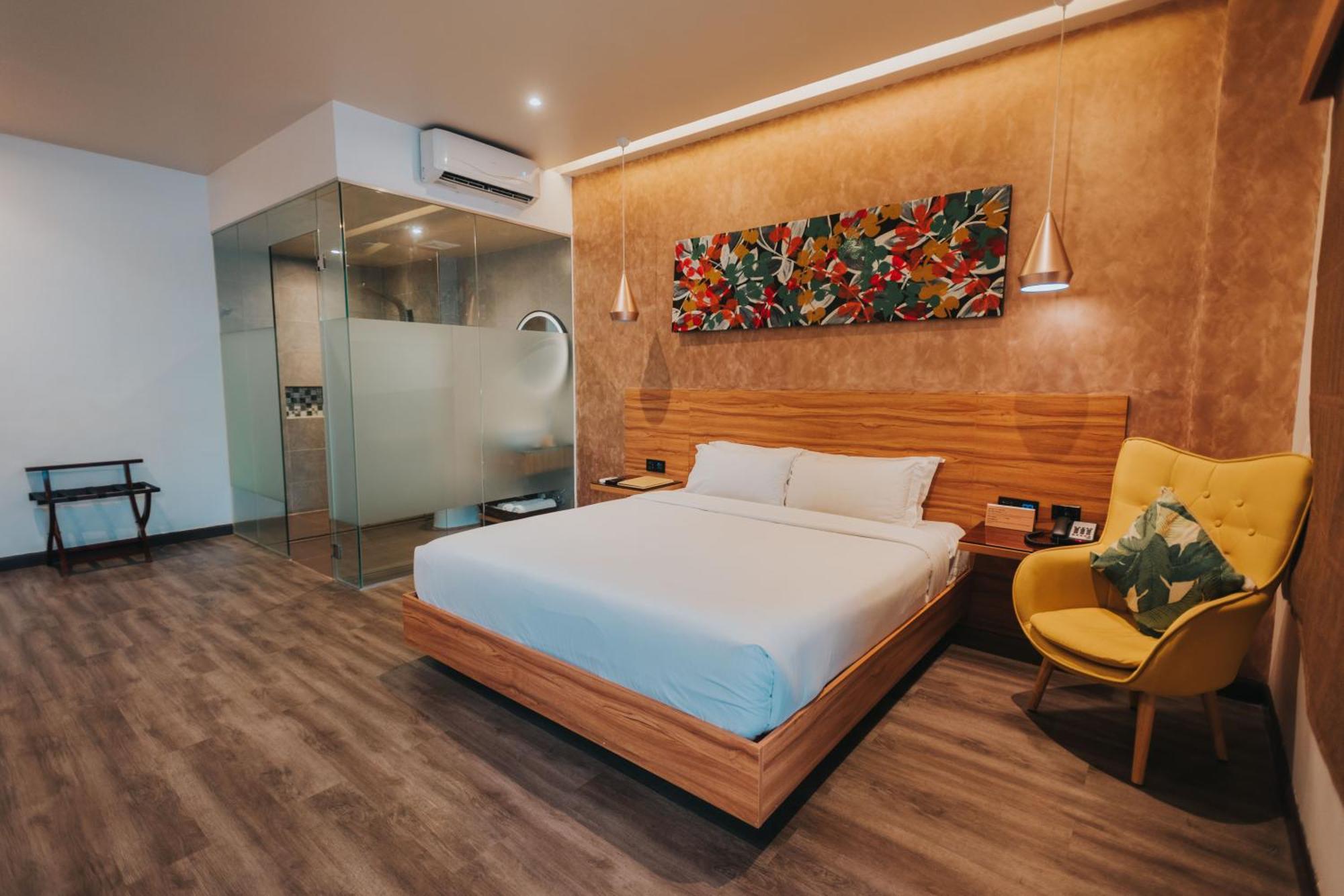 Surestay Plus Hotel By Best Western Ac Luxe Angeles City Exterior photo