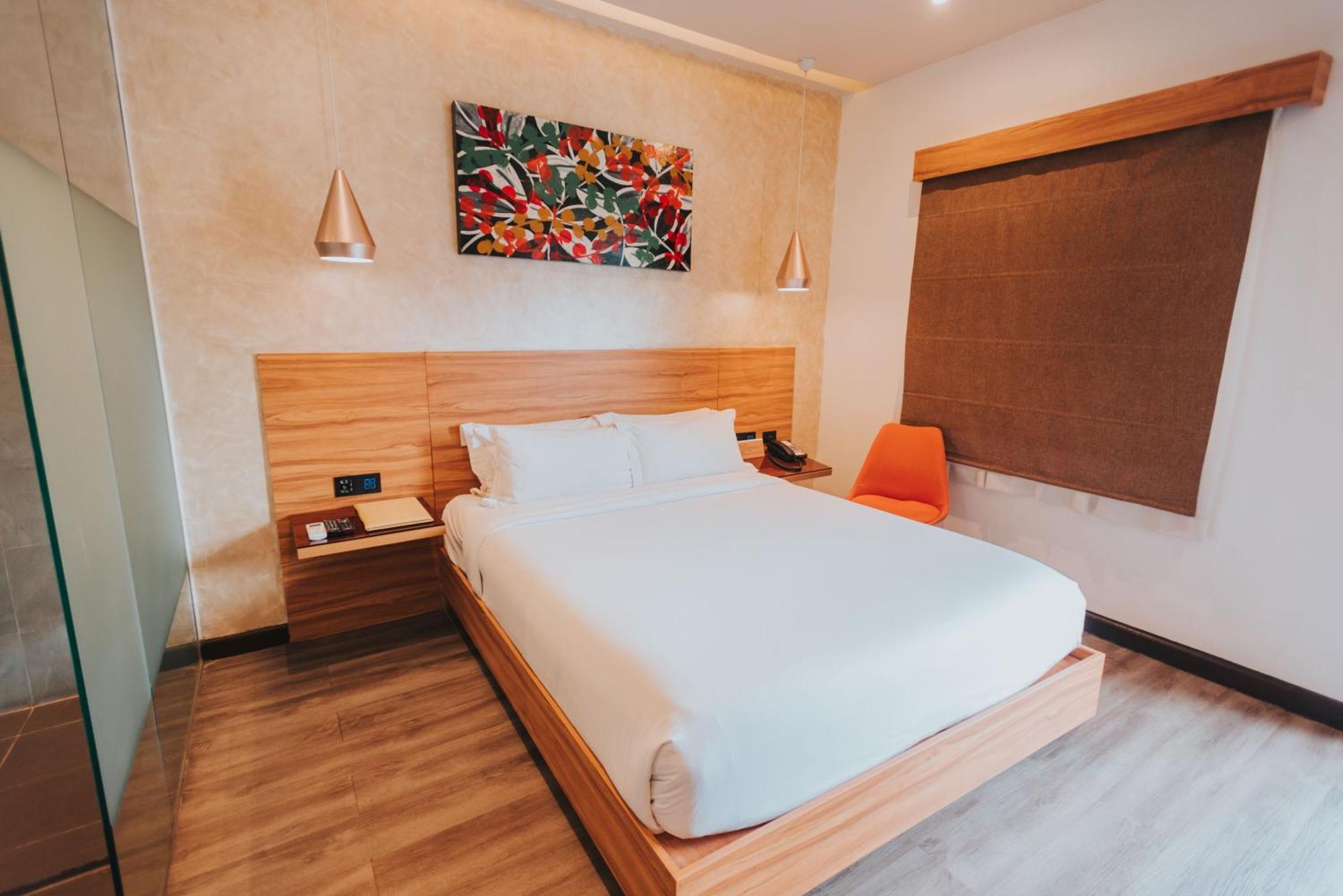Surestay Plus Hotel By Best Western Ac Luxe Angeles City Exterior photo