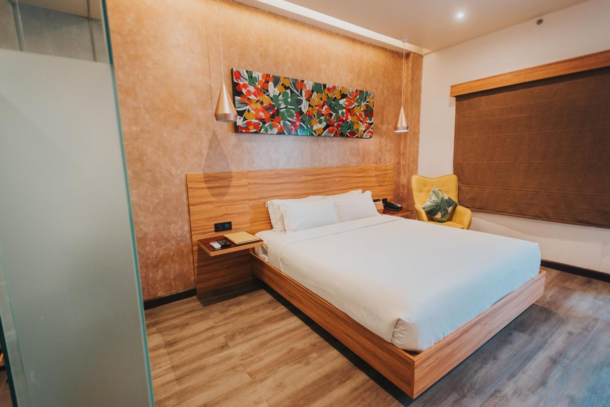 Surestay Plus Hotel By Best Western Ac Luxe Angeles City Exterior photo