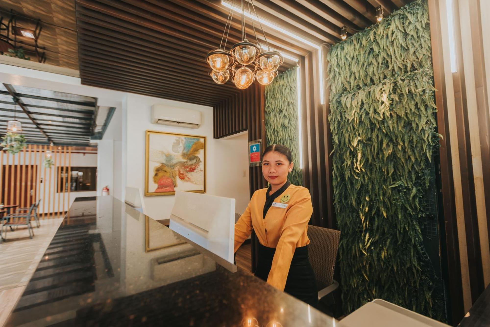 Surestay Plus Hotel By Best Western Ac Luxe Angeles City Exterior photo