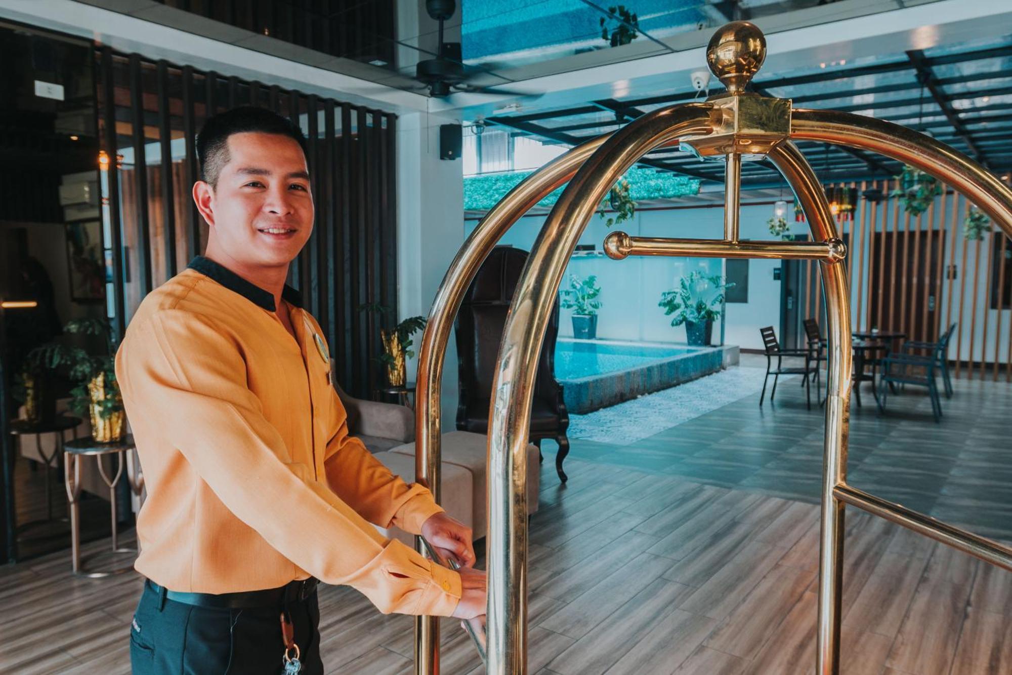 Surestay Plus Hotel By Best Western Ac Luxe Angeles City Exterior photo