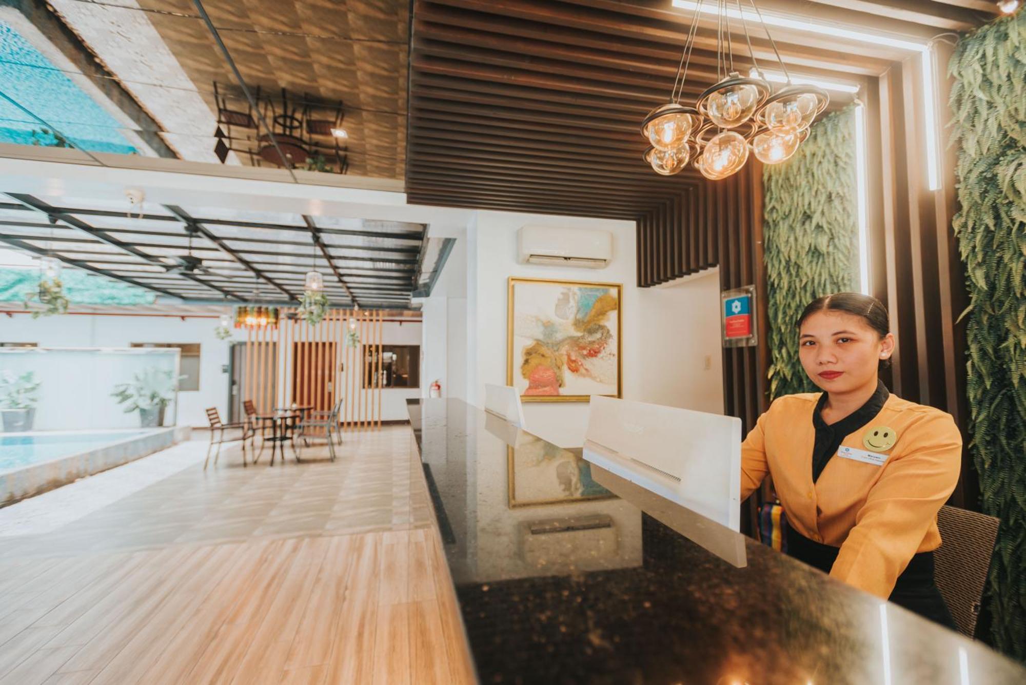 Surestay Plus Hotel By Best Western Ac Luxe Angeles City Exterior photo