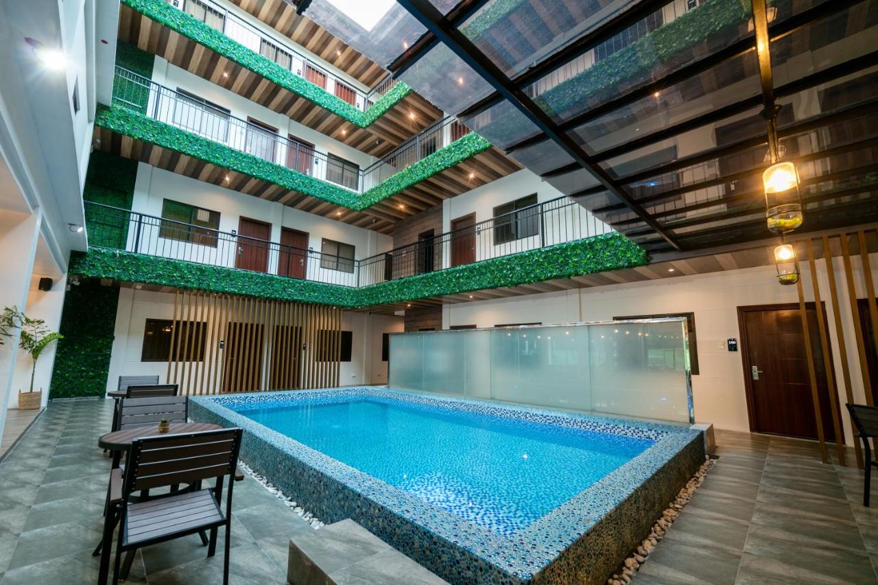 Surestay Plus Hotel By Best Western Ac Luxe Angeles City Exterior photo