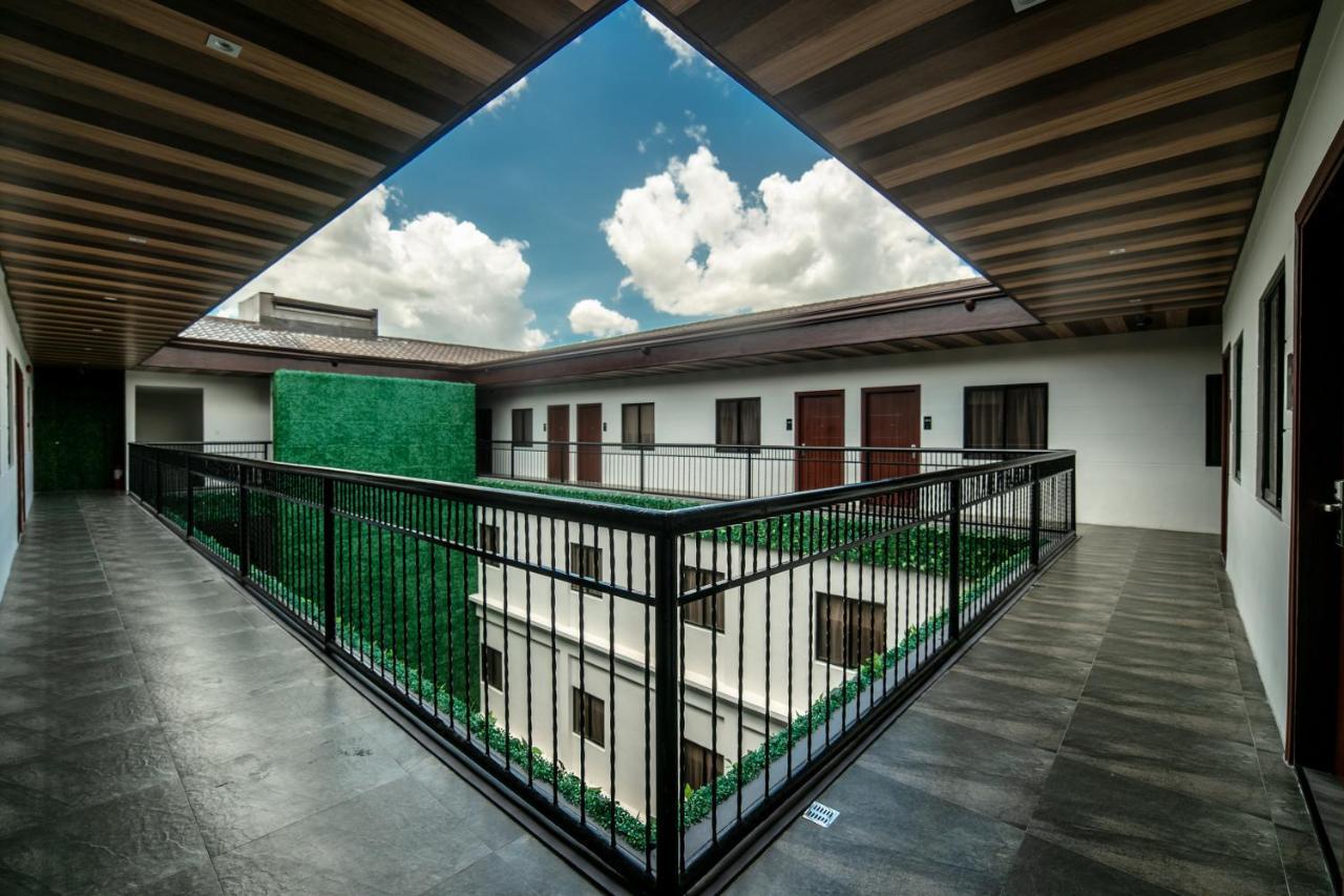 Surestay Plus Hotel By Best Western Ac Luxe Angeles City Exterior photo